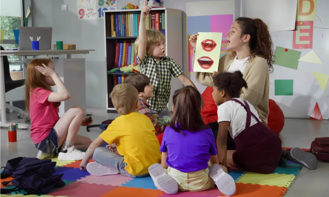 Dental Hygienist presenting to preschool children