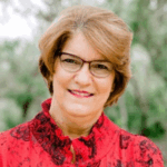 Lee Ann Winkler shoulders up headshot photo